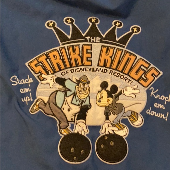 Disney resort men’s bowling shirt. - Picture 9 of 10